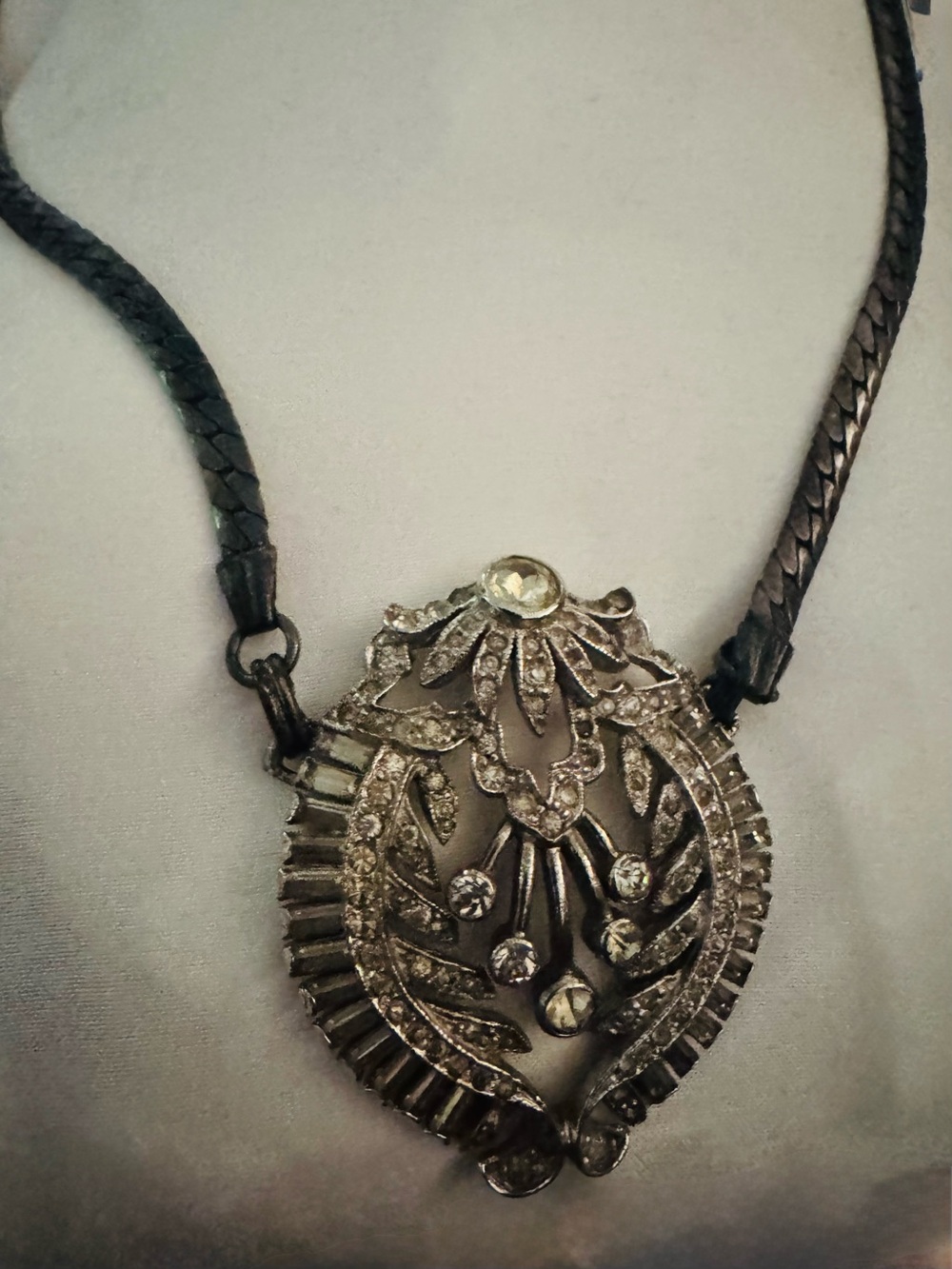 Vintage-Inspired Clear Crystal Pendant Necklace - Women Jewelry